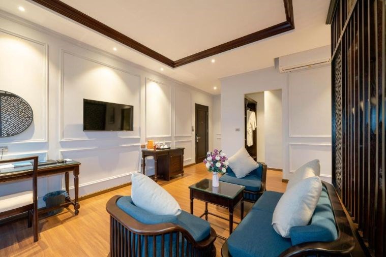 Phòng Royal Honeymoon Suite with balcony